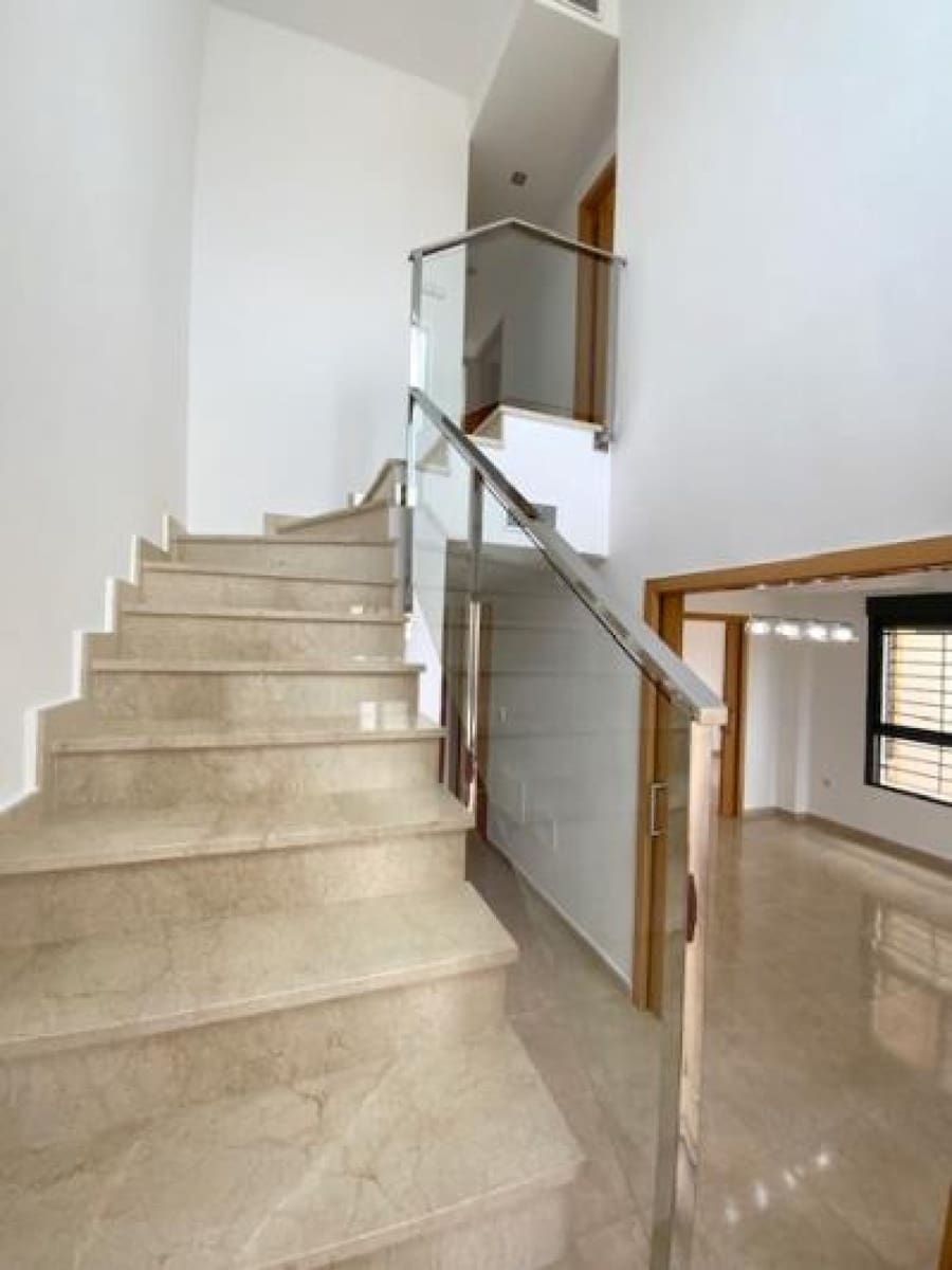 4 sovrum Villa till salu i Roldan - 210 000 € (Ref: 9916519)