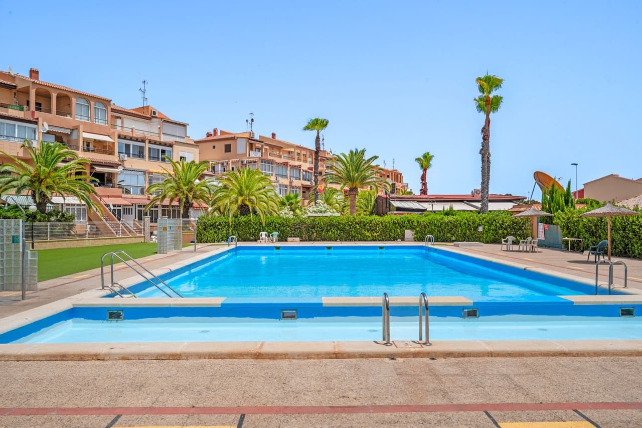 2 sovrum Lägenhet till salu i Torrevieja med pool - 165 000 € (Ref: 9917815)