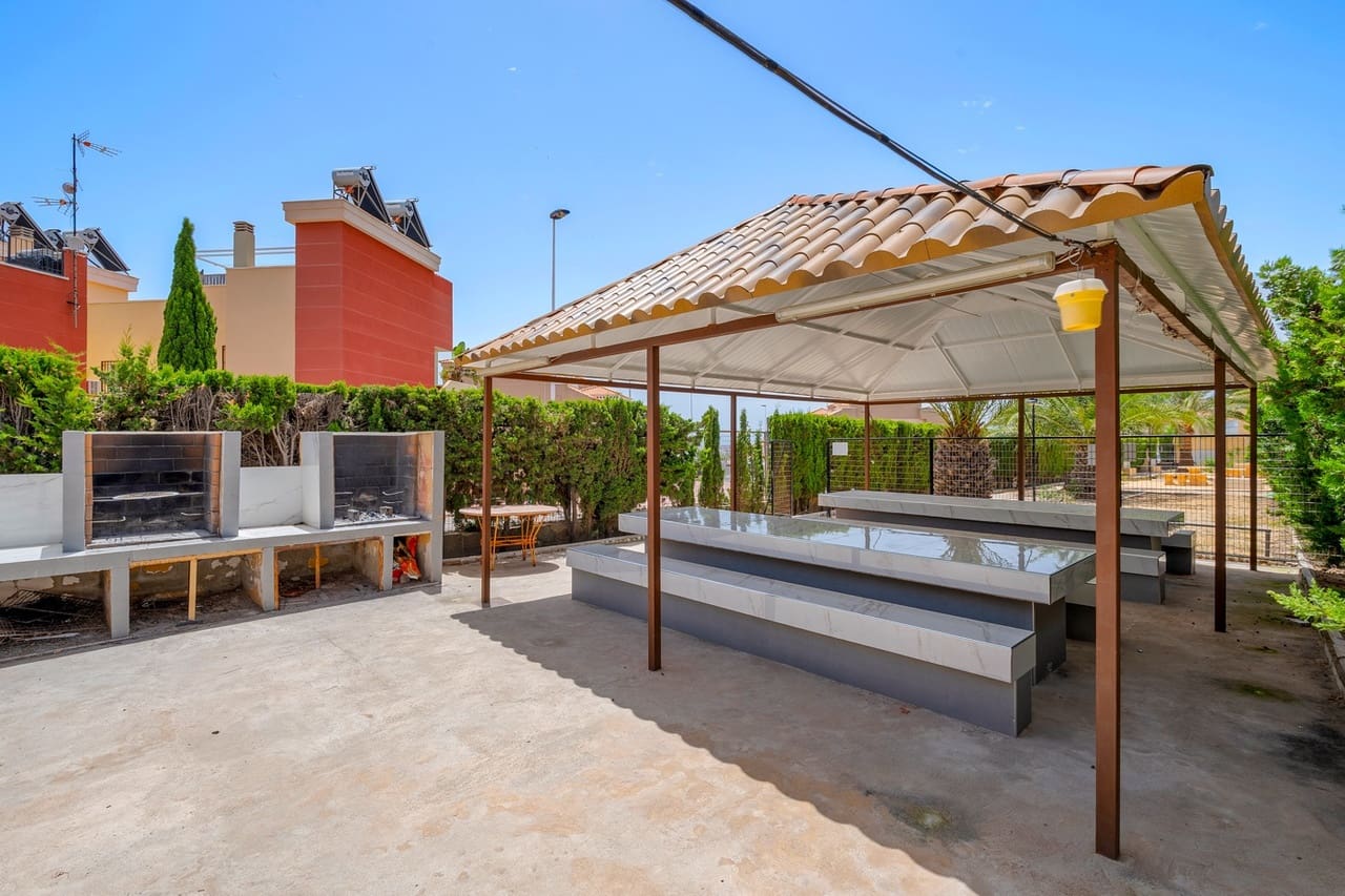 2 sovrum Lägenhet till salu i Torrevieja med pool - 165 000 € (Ref: 9917815)