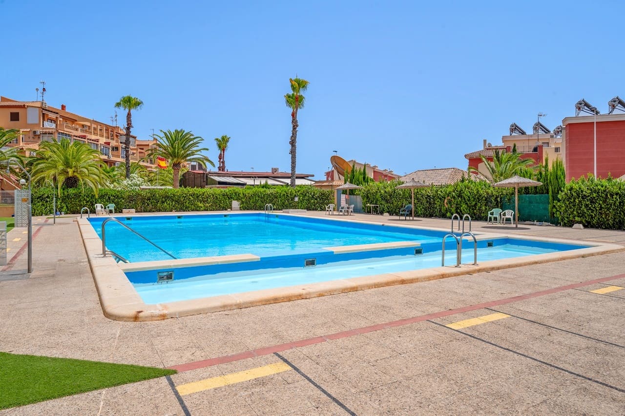 2 sovrum Lägenhet till salu i Torrevieja med pool - 165 000 € (Ref: 9917815)