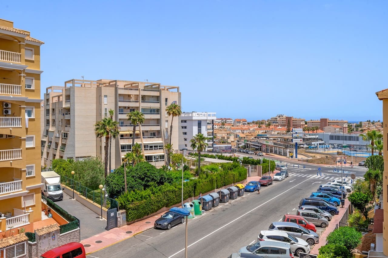 2 sovrum Lägenhet till salu i Torrevieja med pool - 165 000 € (Ref: 9917815)
