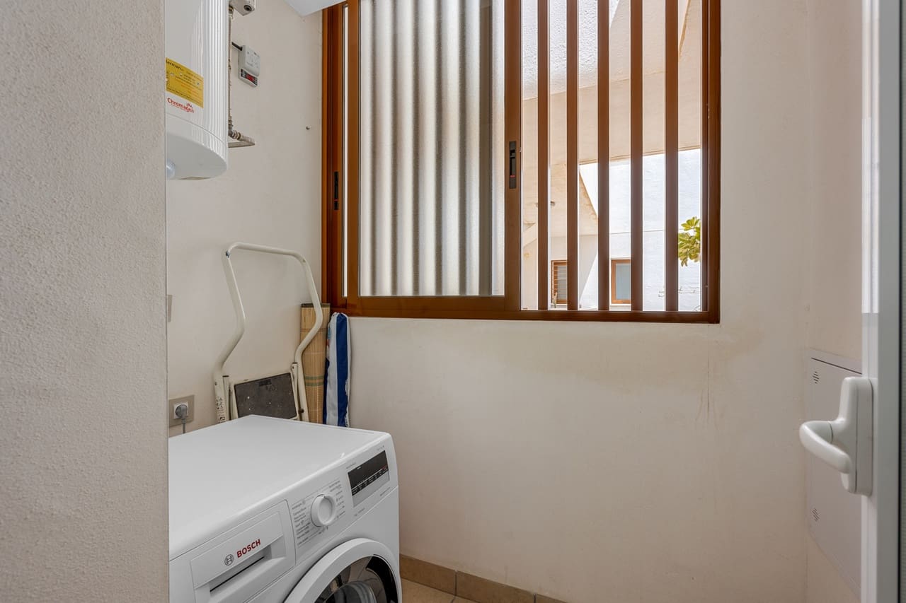 2 soverom Leilighet til salgs i Cabo Roig med svømmebasseng garasje - € 239 995 (Ref: 9920029)