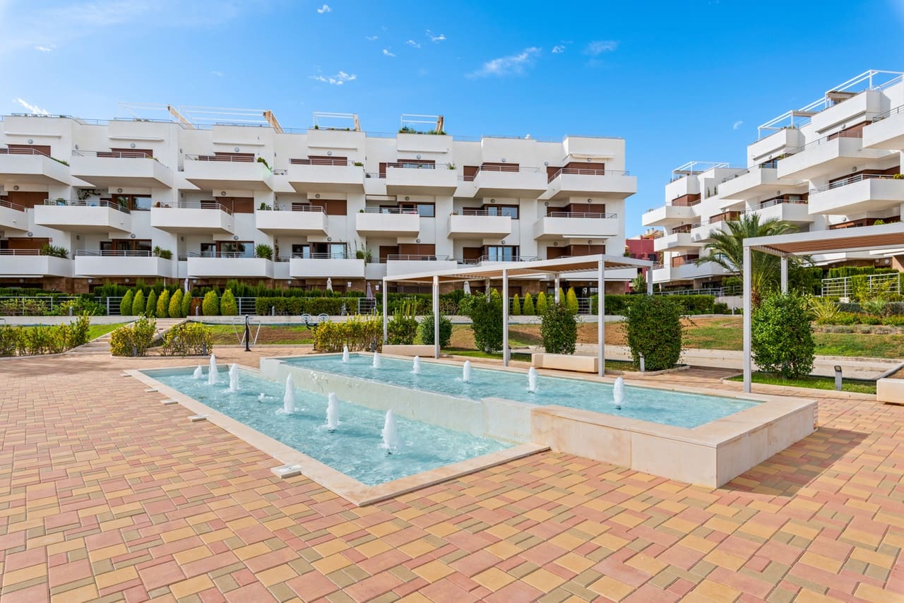 2 soverom Leilighet til salgs i Cabo Roig med svømmebasseng garasje - € 239 995 (Ref: 9920029)