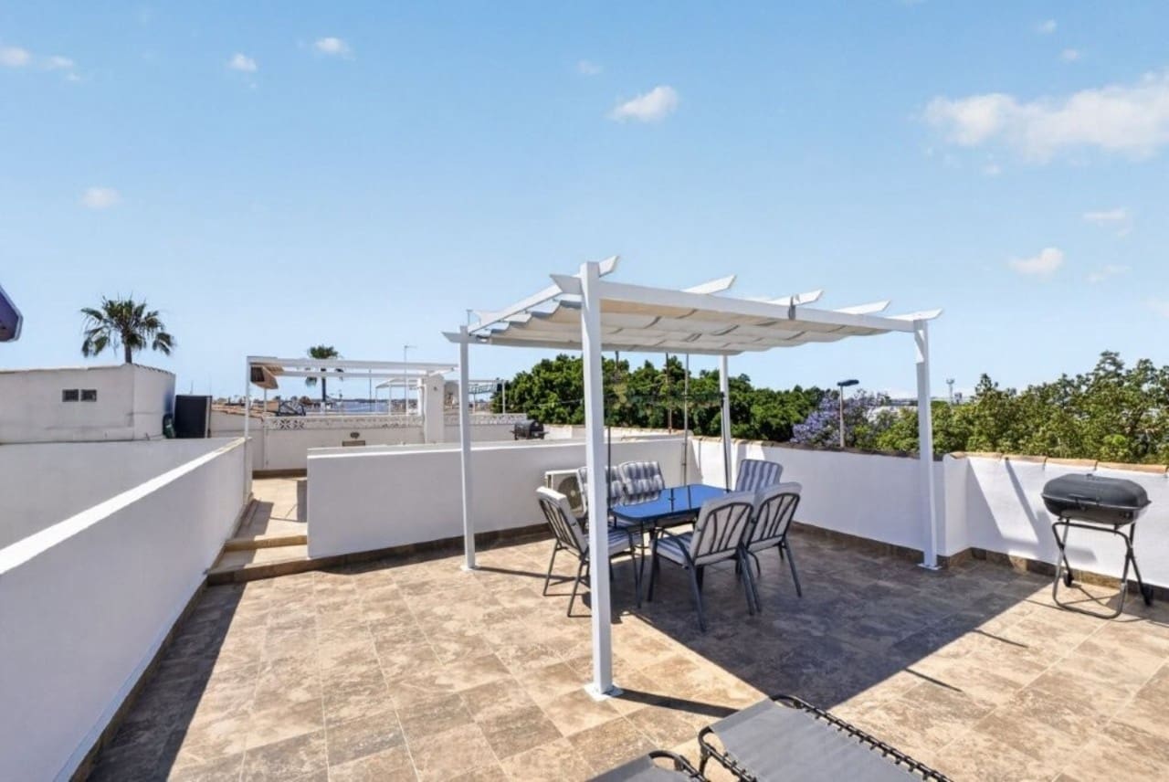 2 makuuhuone Kattohuoneisto myytävänä paikassa Torrevieja mukana uima-altaan - 144 000 € (Ref: 9921850)