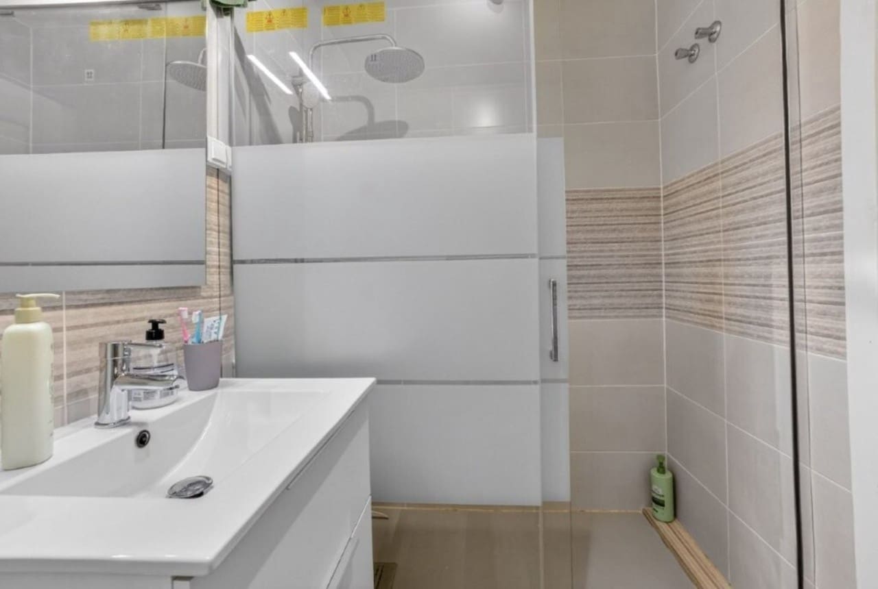 2 makuuhuone Kattohuoneisto myytävänä paikassa Torrevieja mukana uima-altaan - 144 000 € (Ref: 9921850)
