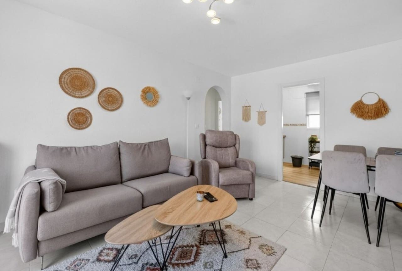 2 makuuhuone Kattohuoneisto myytävänä paikassa Torrevieja mukana uima-altaan - 144 000 € (Ref: 9921850)