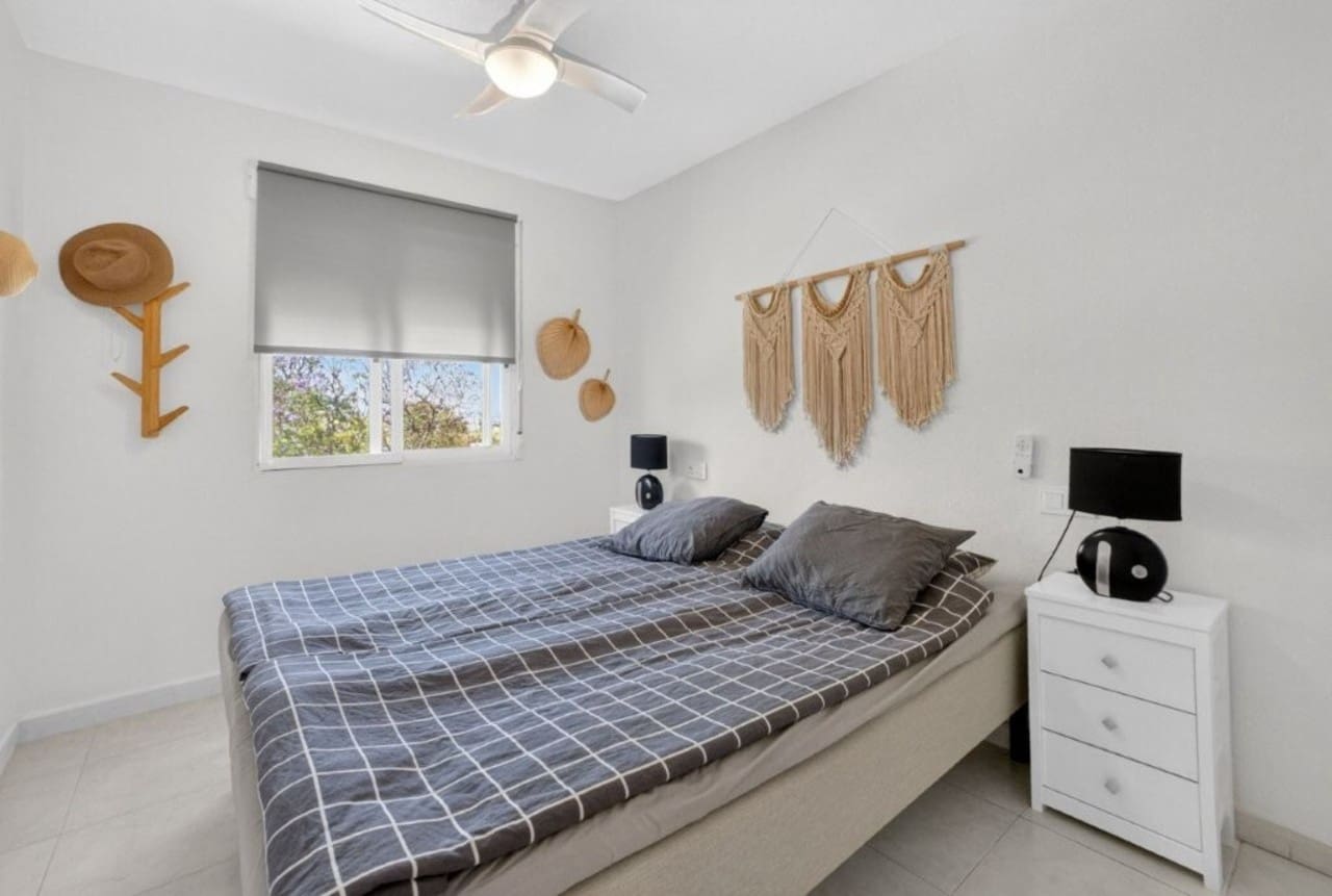 2 makuuhuone Kattohuoneisto myytävänä paikassa Torrevieja mukana uima-altaan - 144 000 € (Ref: 9921850)