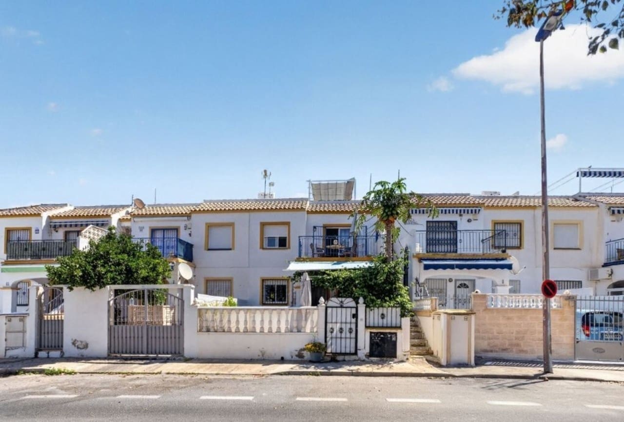 2 makuuhuone Kattohuoneisto myytävänä paikassa Torrevieja mukana uima-altaan - 144 000 € (Ref: 9921850)