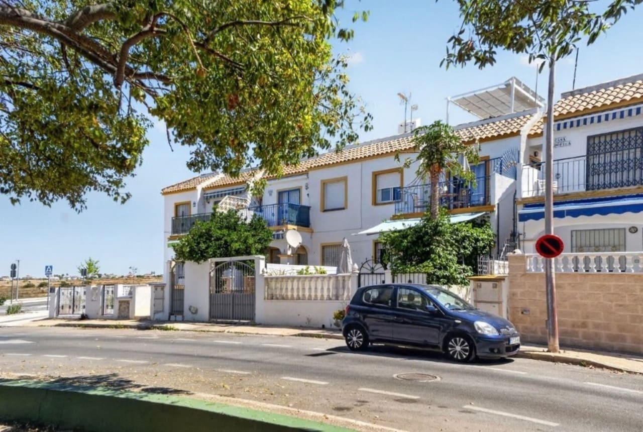2 makuuhuone Kattohuoneisto myytävänä paikassa Torrevieja mukana uima-altaan - 144 000 € (Ref: 9921850)