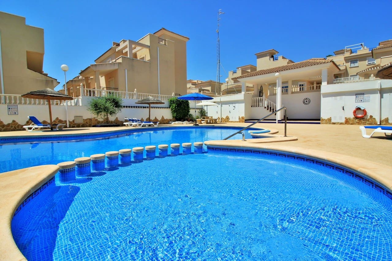 3 soveværelse Byhus til salg i San Miguel de Salinas med swimmingpool - € 209.990 (Ref: 9924223)