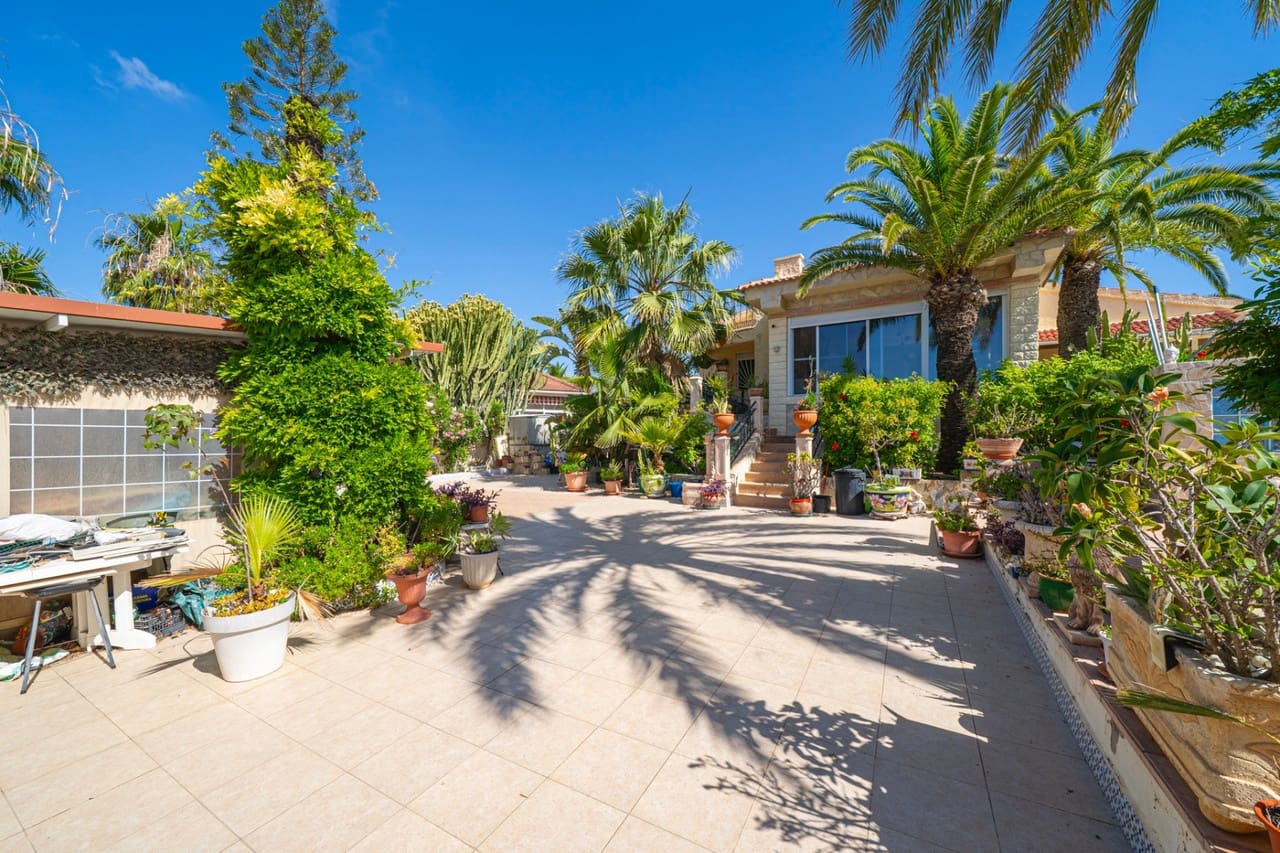 3 slaapkamer Villa te koop in Ciudad Quesada met zwembad garage - € 550.000 (Ref: 9924224)