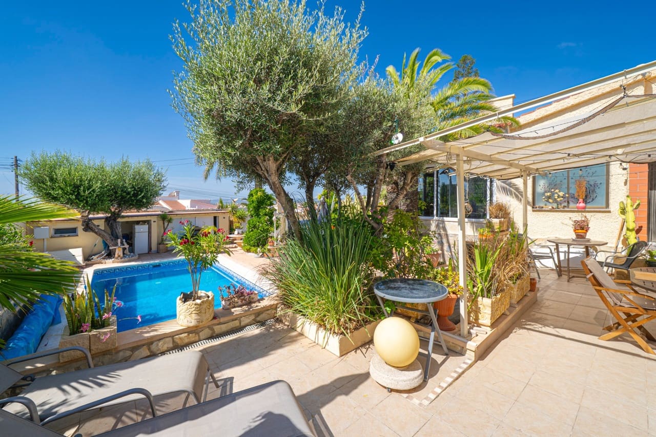 3 slaapkamer Villa te koop in Ciudad Quesada met zwembad garage - € 550.000 (Ref: 9924224)