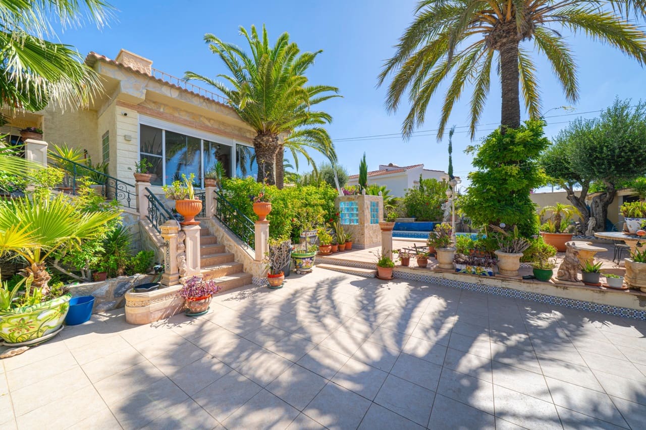 3 slaapkamer Villa te koop in Ciudad Quesada met zwembad garage - € 550.000 (Ref: 9924224)