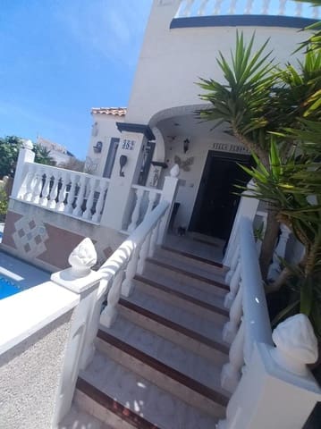 Casa de 3 habitaciones en Dehesa de Campoamor, Orihuela en venta con piscina - 255.900 € (Ref: 9924225)