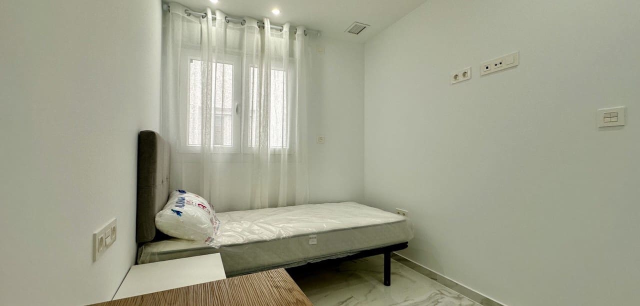 2 bedroom Apartment for sale in Torrevieja - € 239,000 (Ref: 9926898)