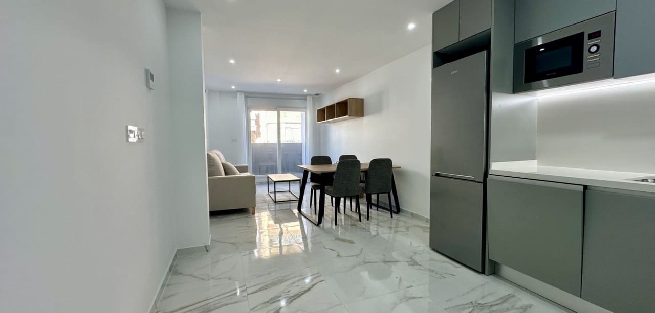 2 bedroom Apartment for sale in Torrevieja - € 239,000 (Ref: 9926898)