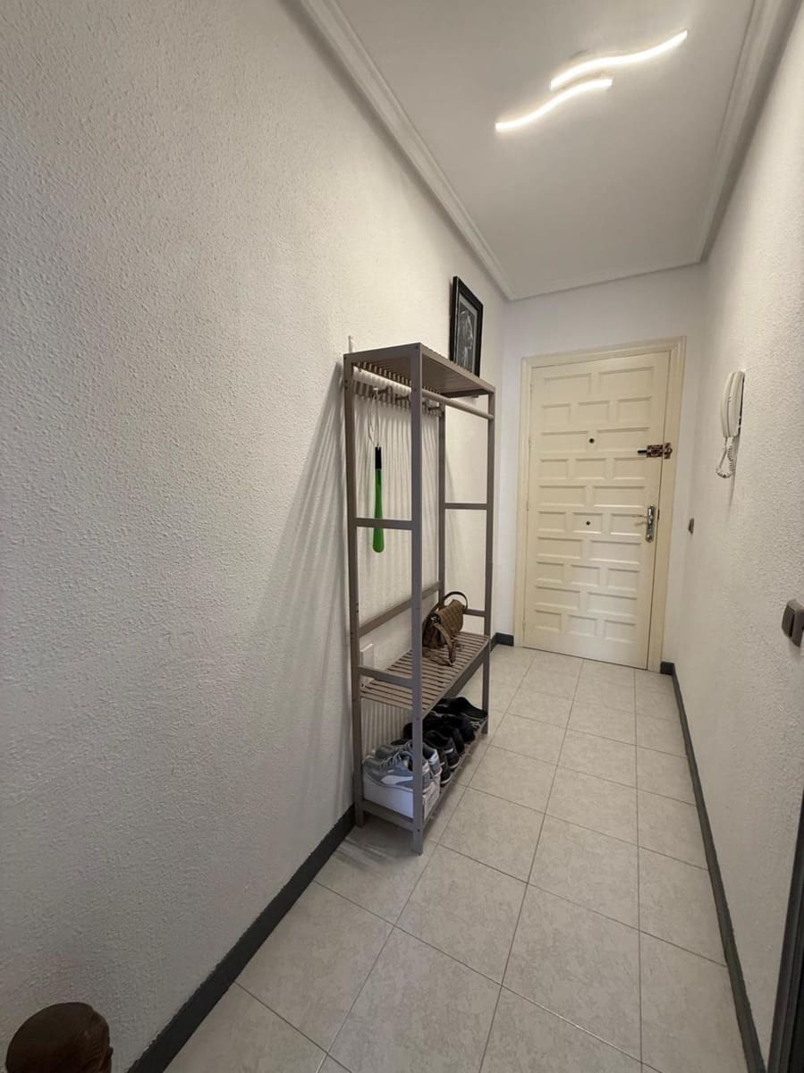 1 soveværelse Lejlighed til salg i Torrevieja med swimmingpool - € 129.000 (Ref: 9926900)