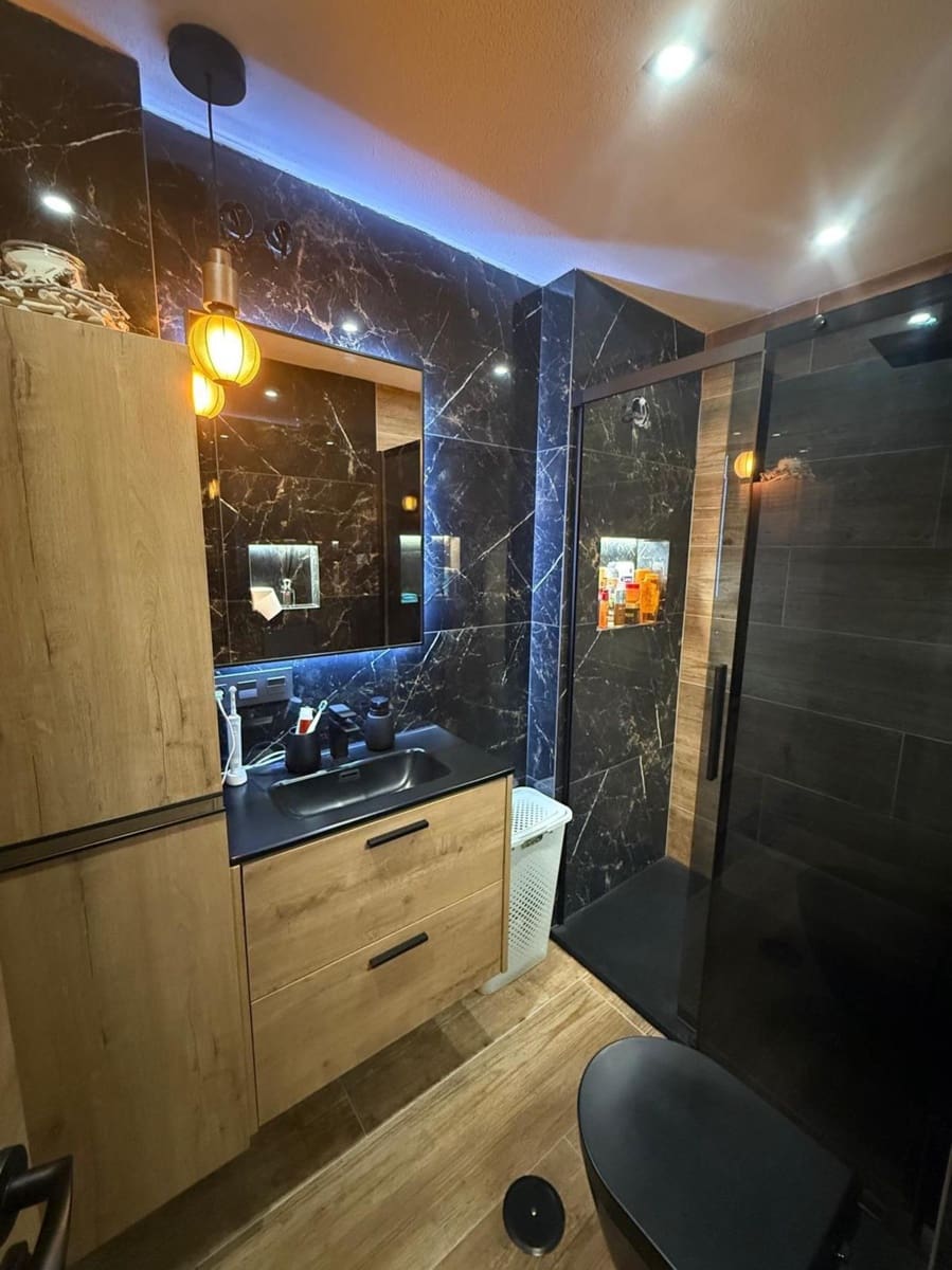 1 soveværelse Lejlighed til salg i Torrevieja med swimmingpool - € 129.000 (Ref: 9926900)