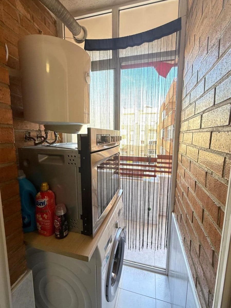1 soveværelse Lejlighed til salg i Torrevieja med swimmingpool - € 129.000 (Ref: 9926900)