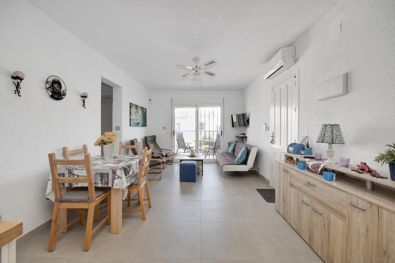2 soveværelse Bungalow til salg i Torrevieja med swimmingpool - € 135.000 (Ref: 9926908)