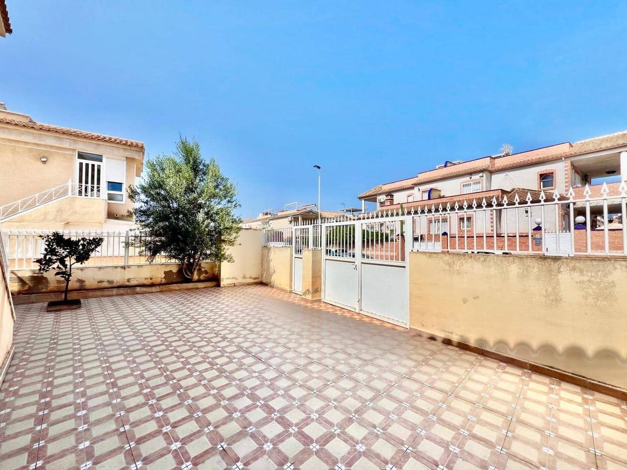 2 chambre Bungalow à vendre à Torrevieja avec piscine - 149 900 € (Ref: 9928887)