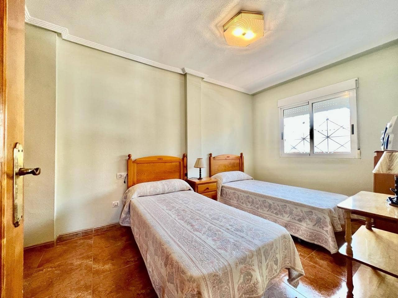 2 chambre Bungalow à vendre à Torrevieja avec piscine - 149 900 € (Ref: 9928887)