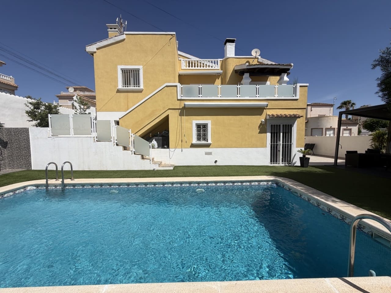 3 soverom Villa til salgs i Villamartin med svømmebasseng - € 419 995 (Ref: 9928889)