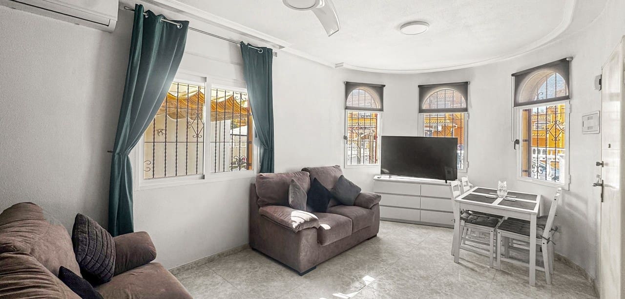 2 bedroom Townhouse for sale in Torrevieja - € 179,000 (Ref: 9930354)