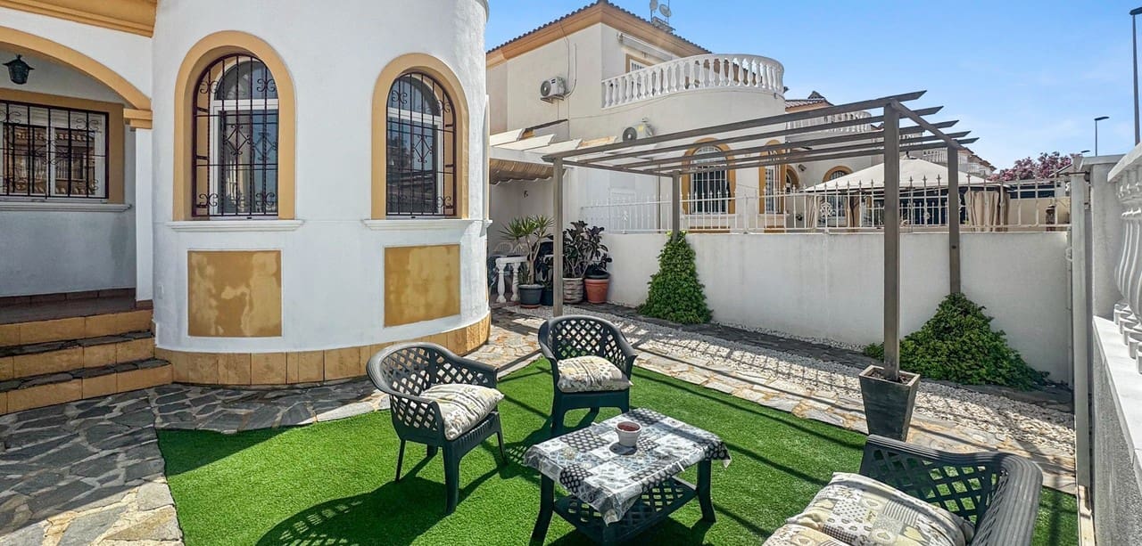 2 bedroom Townhouse for sale in Torrevieja - € 179,000 (Ref: 9930354)