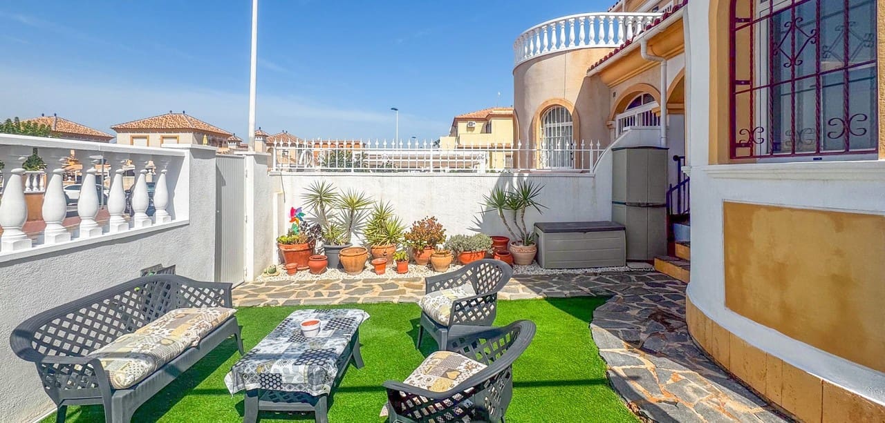 2 bedroom Townhouse for sale in Torrevieja - € 179,000 (Ref: 9930354)