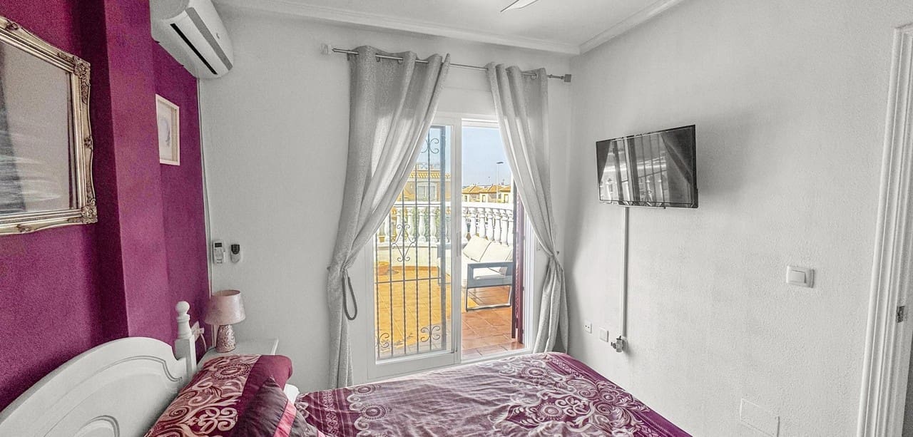 2 bedroom Townhouse for sale in Torrevieja - € 179,000 (Ref: 9930354)