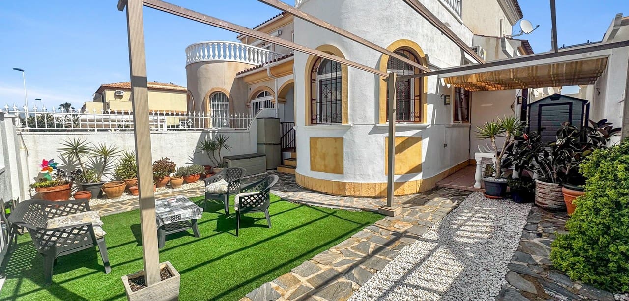2 bedroom Townhouse for sale in Torrevieja - € 179,000 (Ref: 9930354)