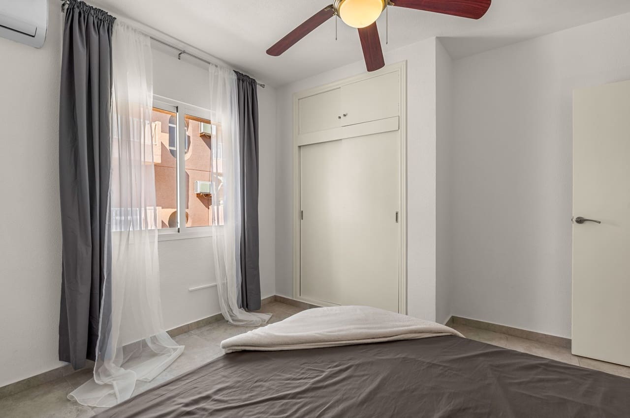 3 slaapkamer Appartement te koop in Los Urrutias met garage - € 150.000 (Ref: 9931275)