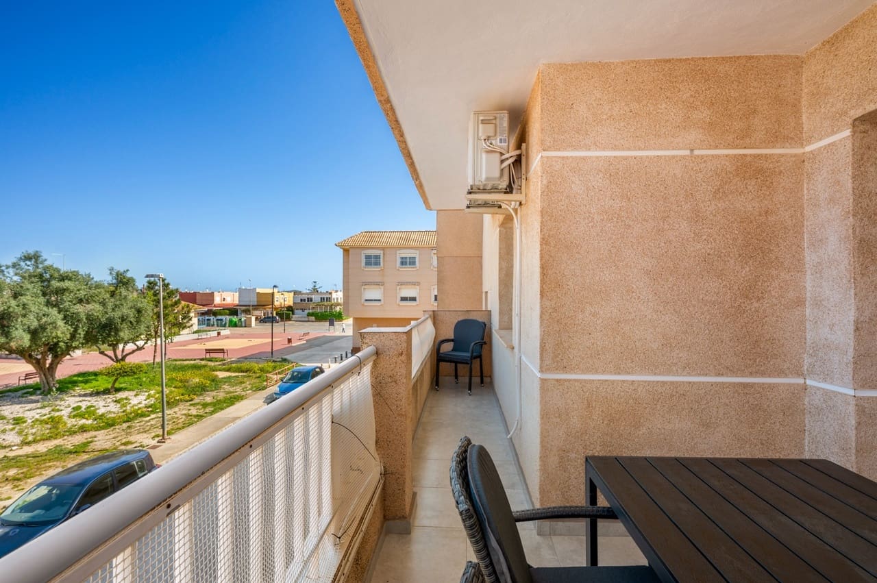 3 slaapkamer Appartement te koop in Los Urrutias met garage - € 150.000 (Ref: 9931275)