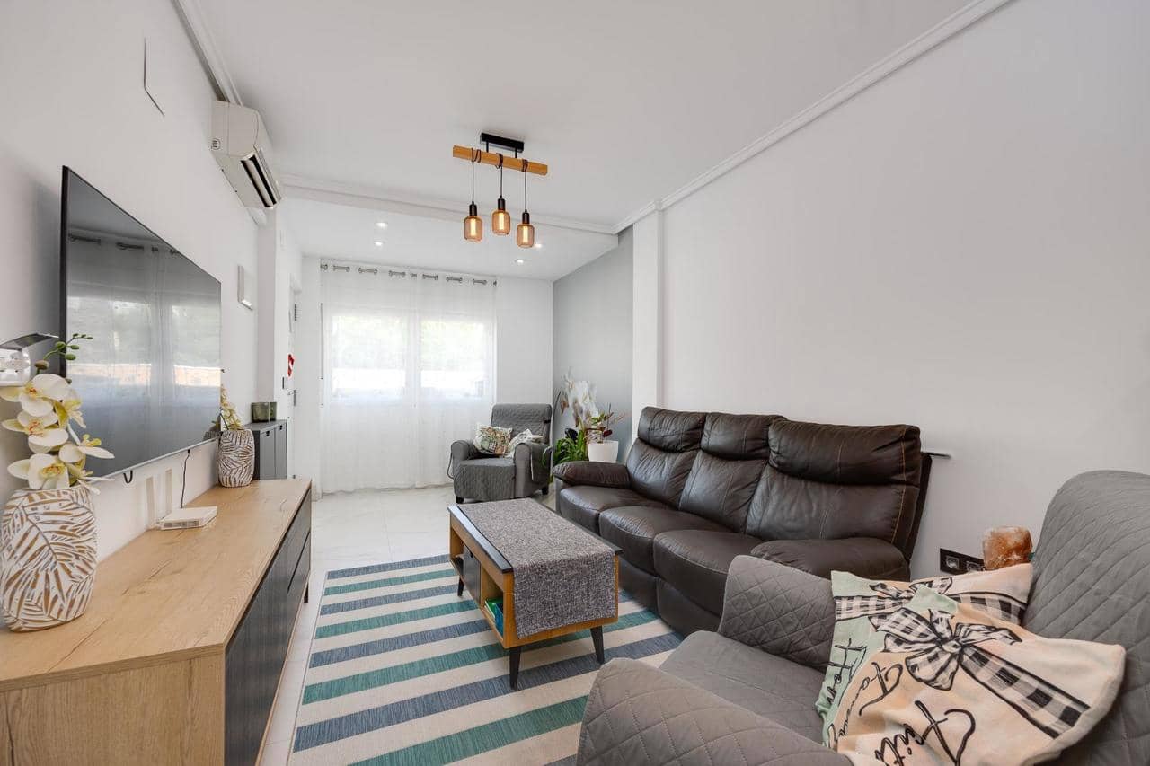 2 chambre Maison de Ville à vendre à Torrevieja avec piscine - 185 000 € (Ref: 9931280)
