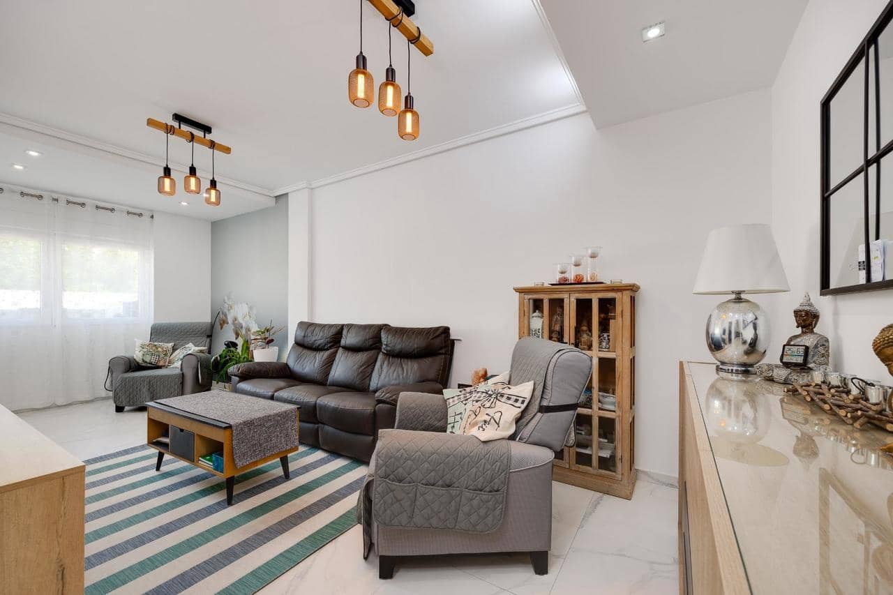 2 chambre Maison de Ville à vendre à Torrevieja avec piscine - 185 000 € (Ref: 9931280)