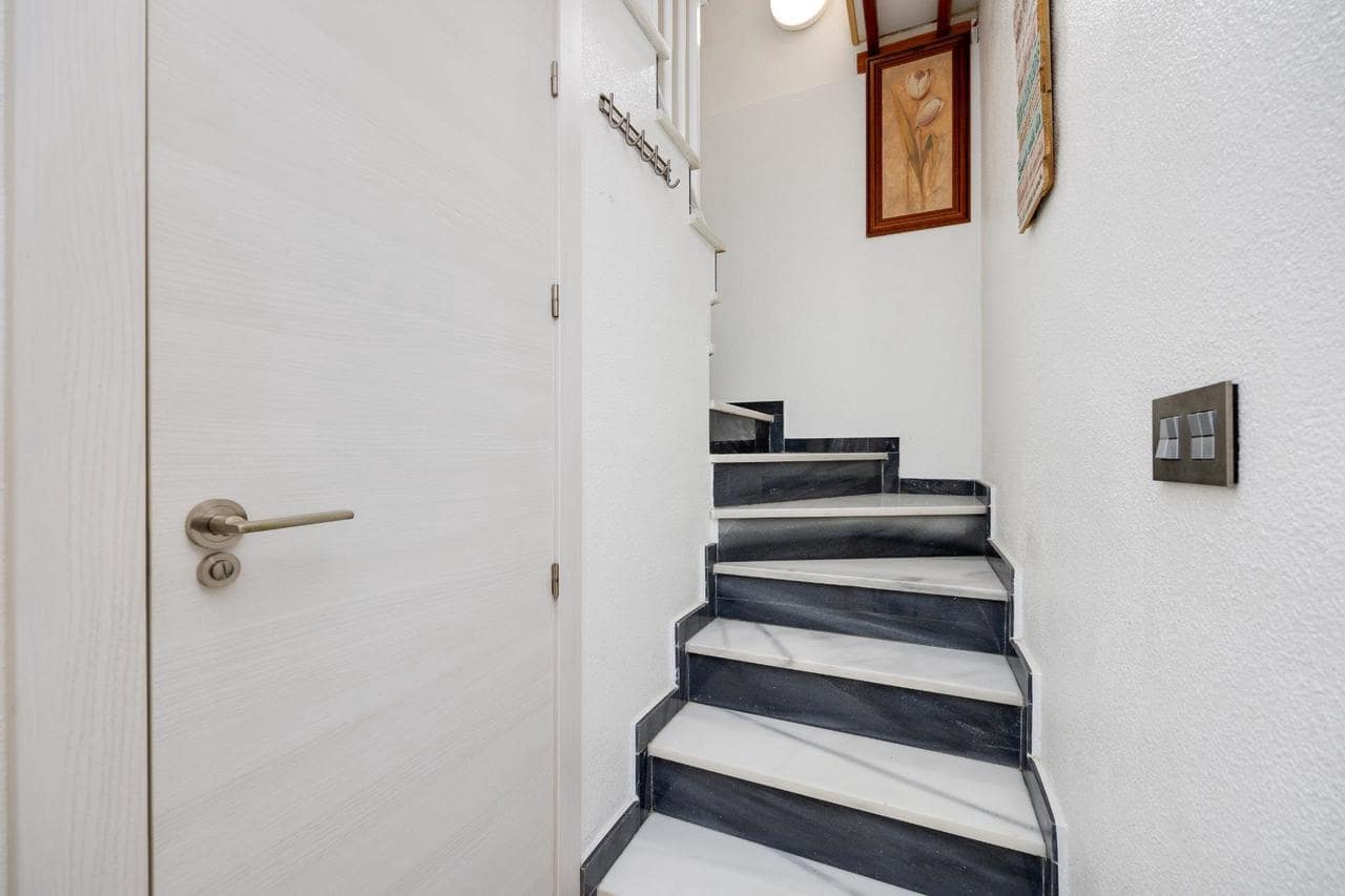 2 chambre Maison de Ville à vendre à Torrevieja avec piscine - 185 000 € (Ref: 9931280)