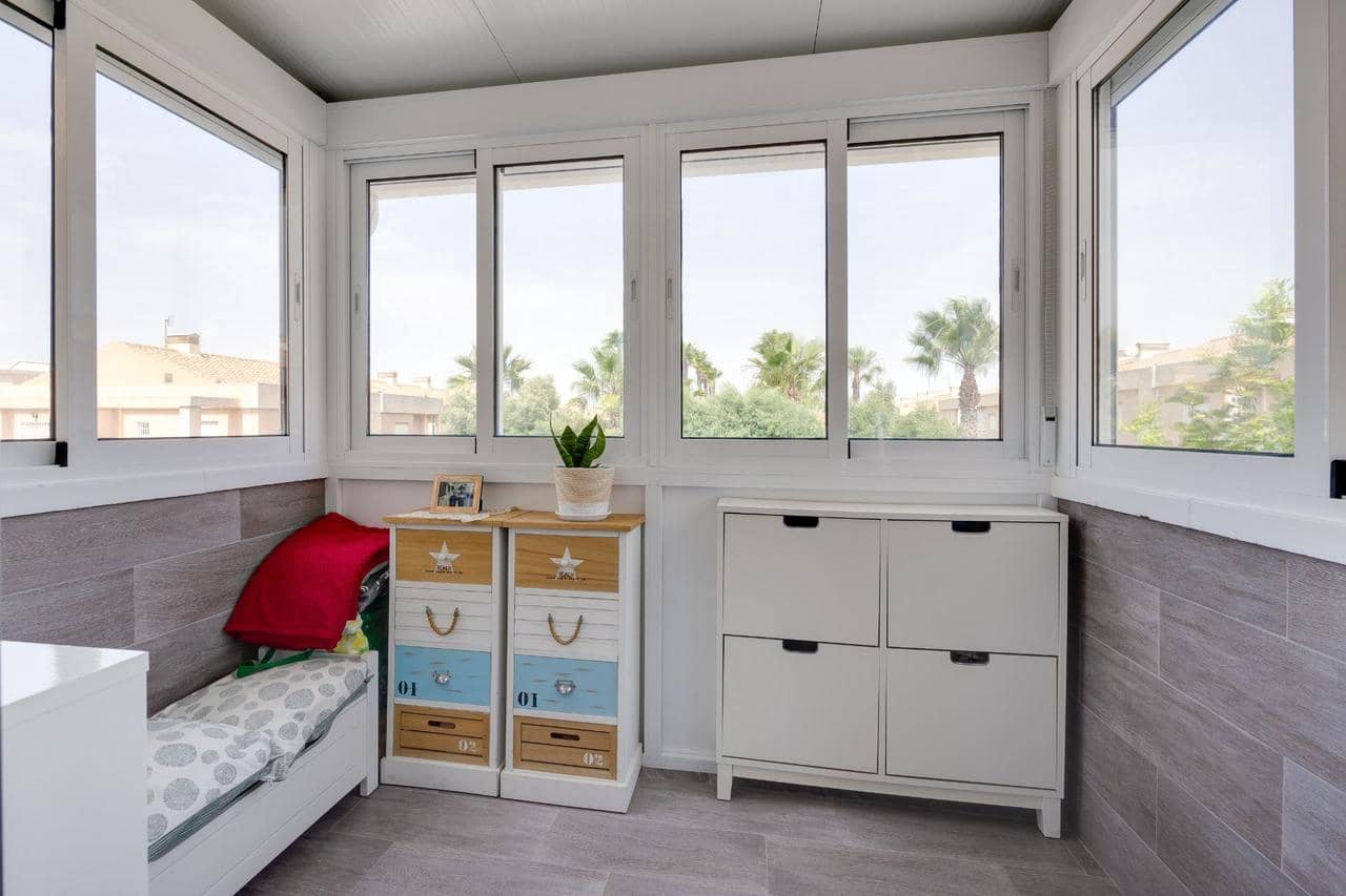 2 chambre Maison de Ville à vendre à Torrevieja avec piscine - 185 000 € (Ref: 9931280)