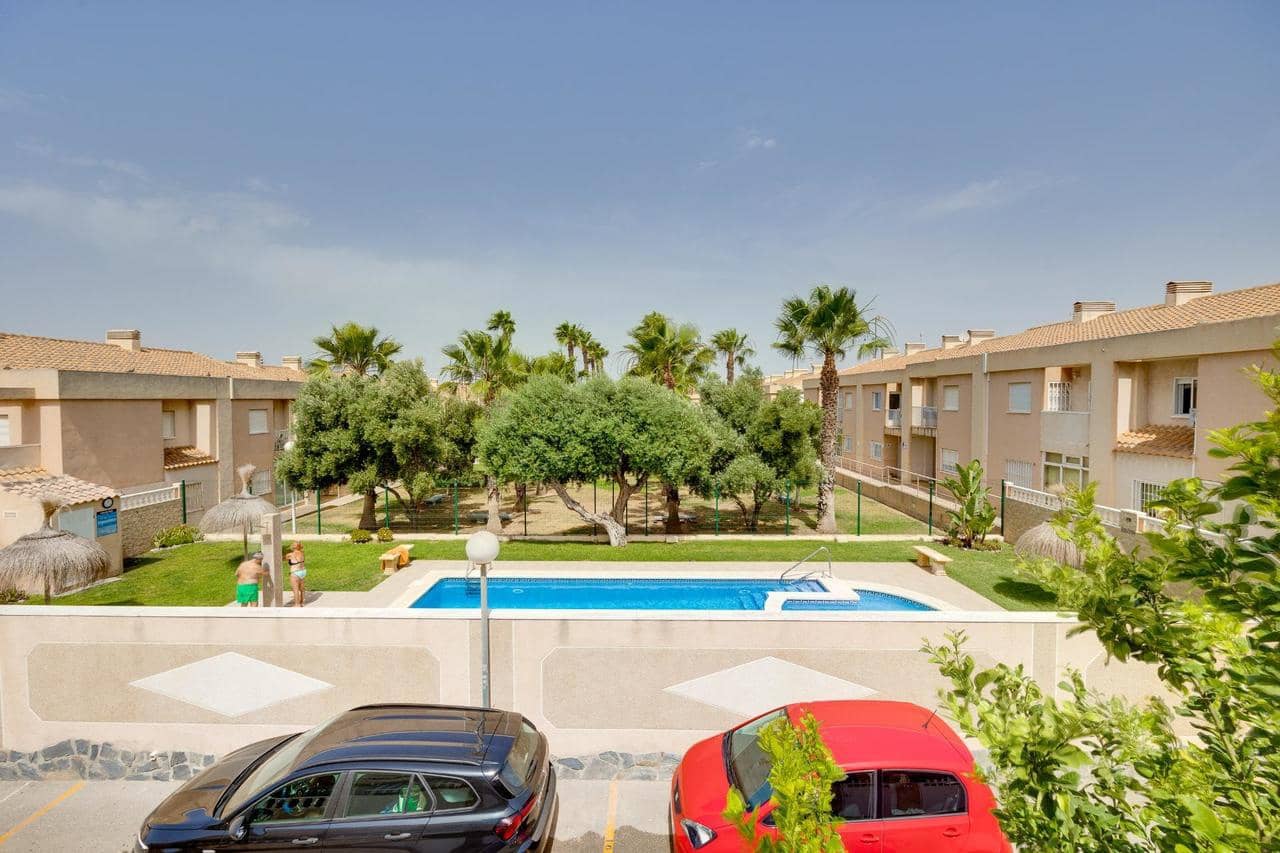 2 chambre Maison de Ville à vendre à Torrevieja avec piscine - 185 000 € (Ref: 9931280)