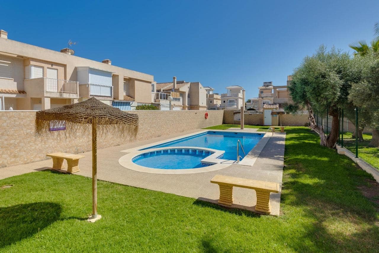 2 chambre Maison de Ville à vendre à Torrevieja avec piscine - 185 000 € (Ref: 9931280)