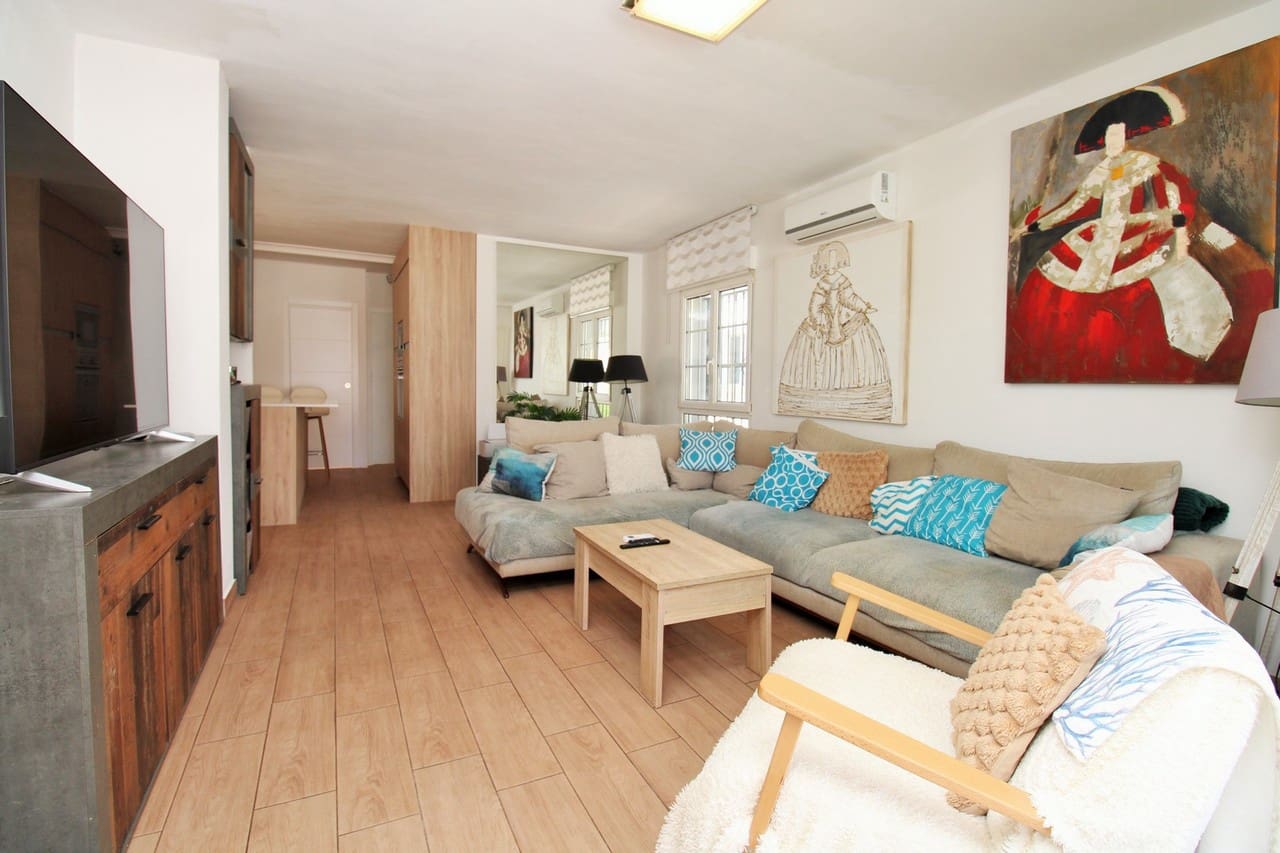 3 bedroom Villa for sale in Villamartin with pool - € 424,900 (Ref: 9937604)