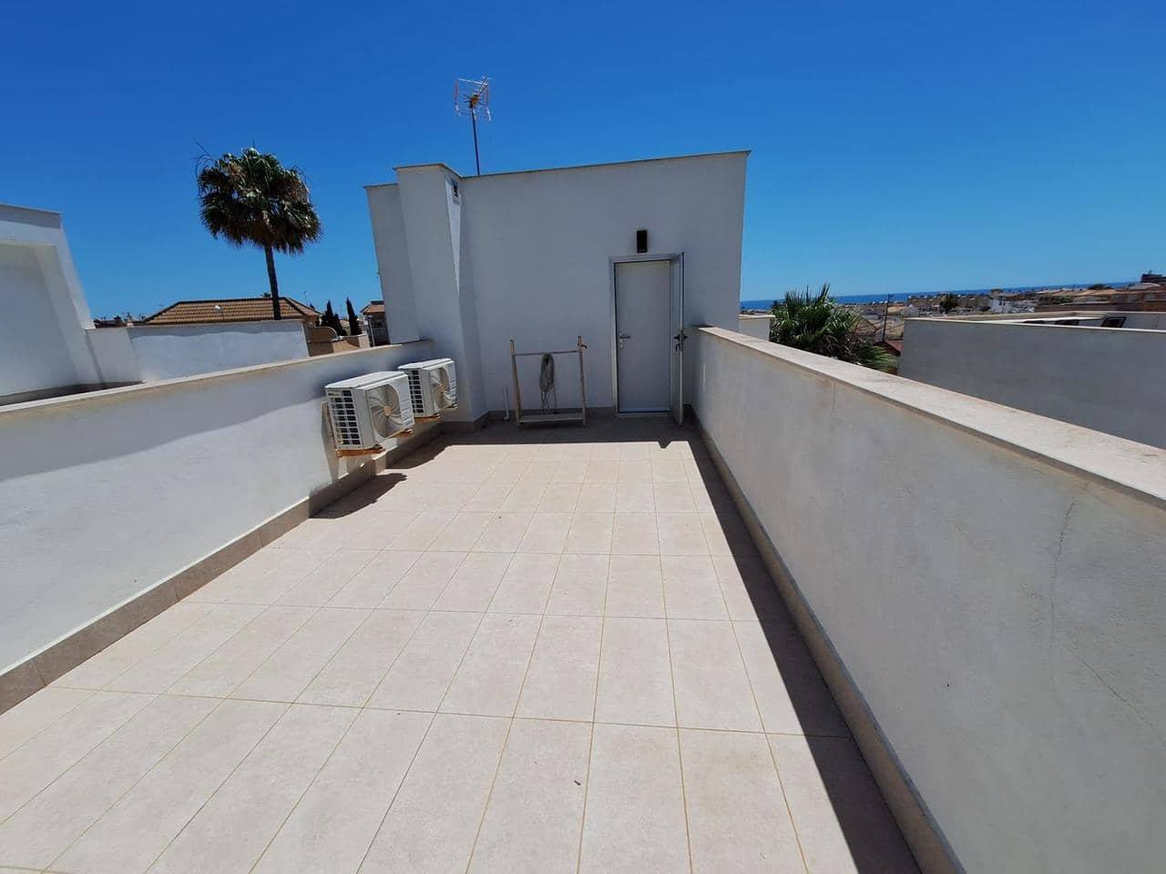3 makuuhuone Huvila myytävänä paikassa Torrevieja mukana uima-altaan - 423 000 € (Ref: 9937615)