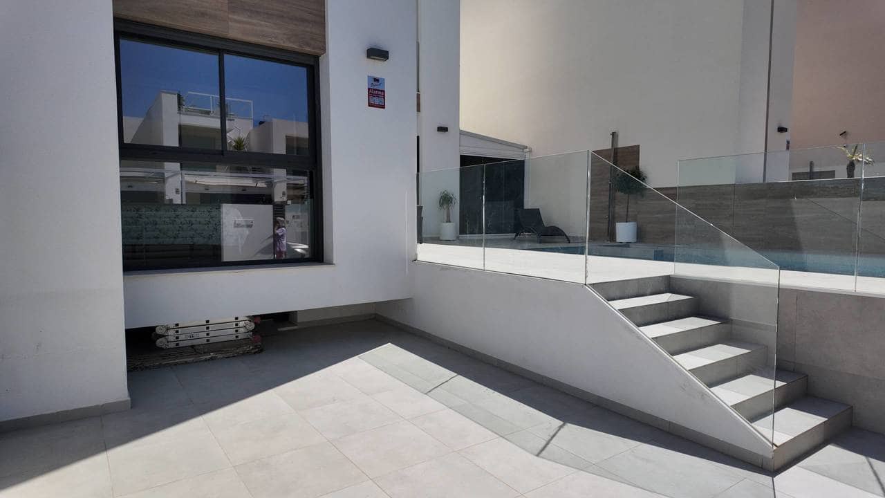 5 bedroom Villa for sale in Rojales - € 450,000 (Ref: 9937618)