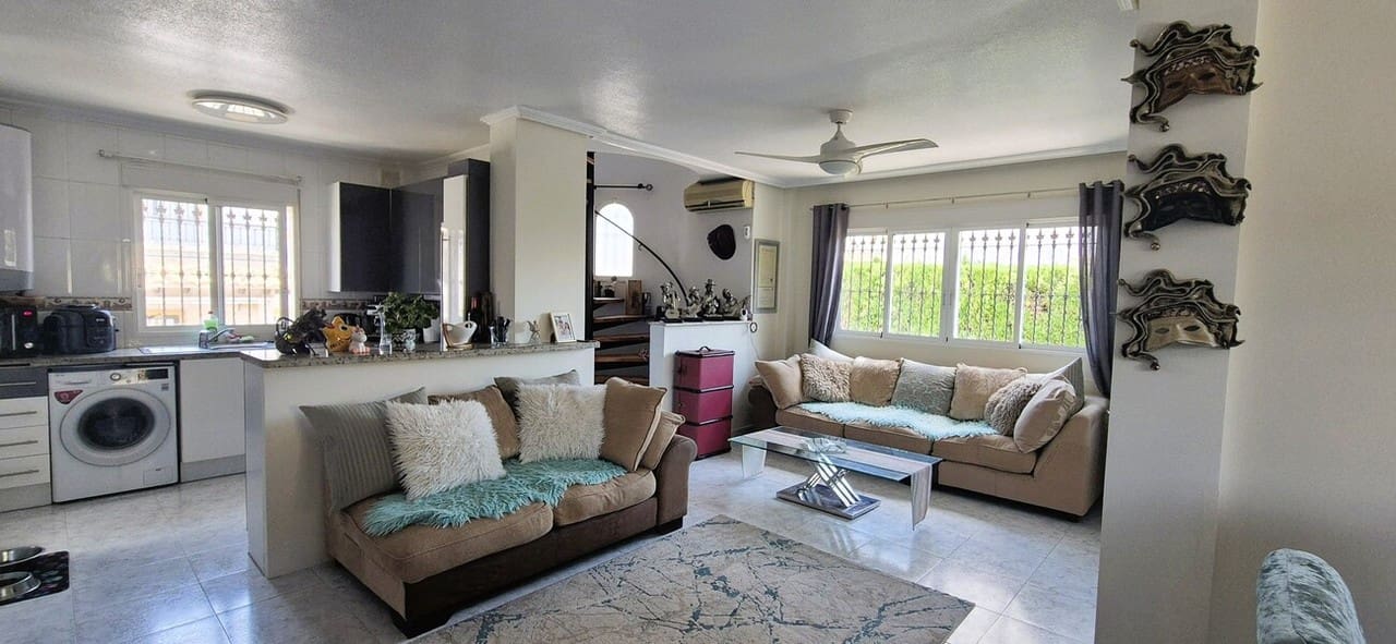4 quarto Moradia para venda em Villamartin - 399 995 € (Ref: 9937624)