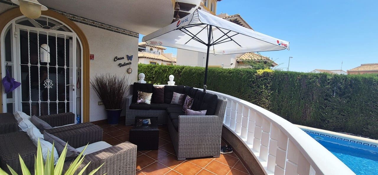 4 quarto Moradia para venda em Villamartin - 399 995 € (Ref: 9937624)