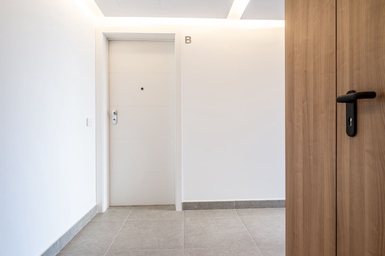 2 soverom Leilighet til salgs i Torrevieja - € 495 000 (Ref: 9937625)