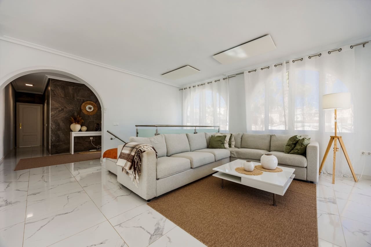 5 quarto Moradia para venda em Ciudad Quesada com piscina garagem - 590 000 € (Ref: 9941797)
