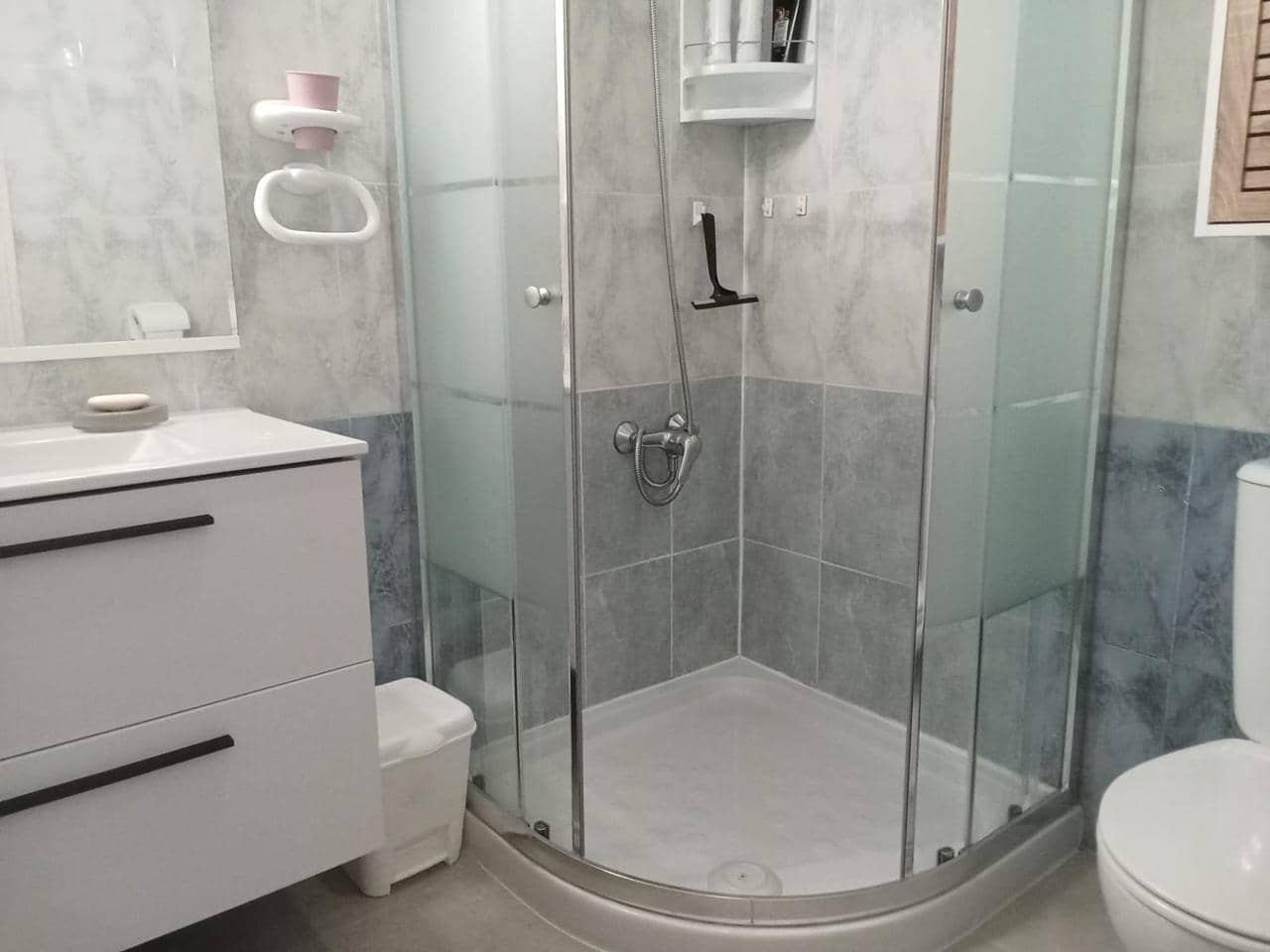 Bungalow de 2 habitaciones en Torrevieja en venta - 156.000 € (Ref: 9941799)