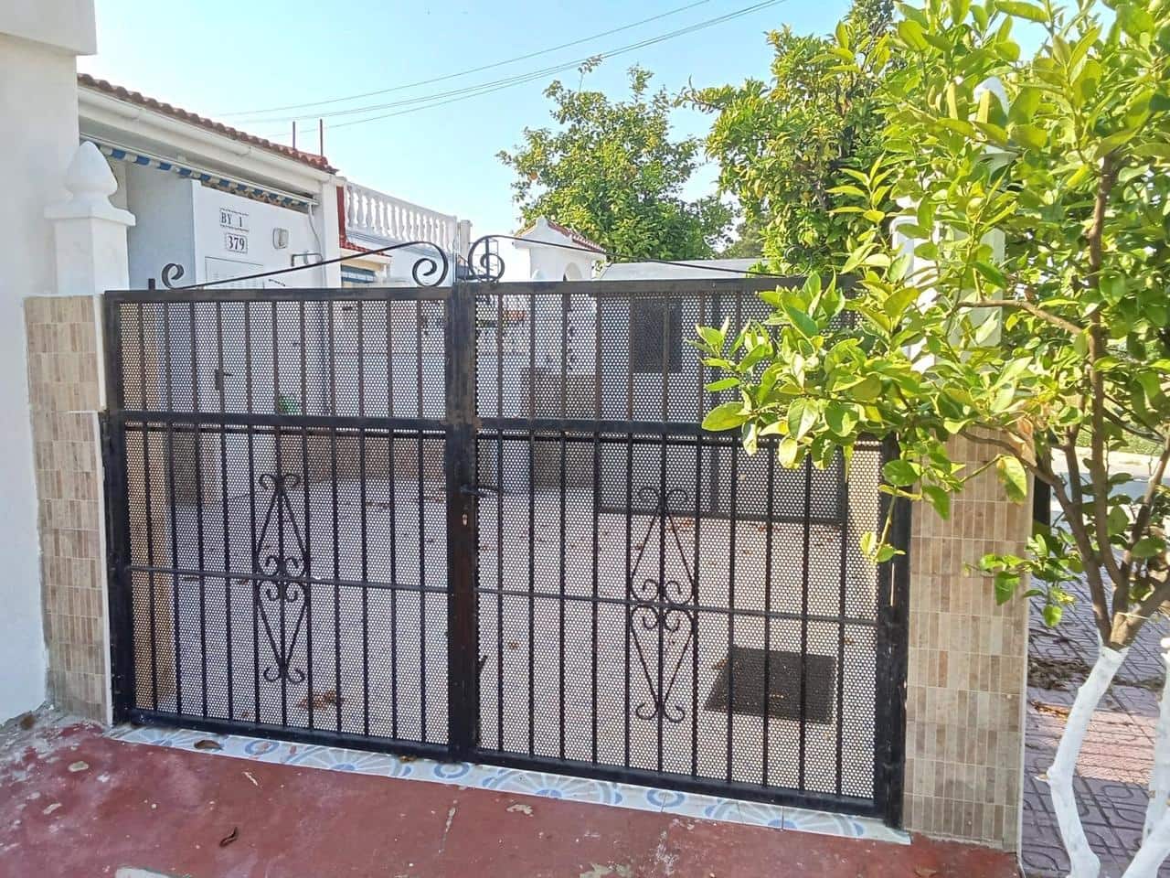 Bungalow de 2 habitaciones en Torrevieja en venta - 156.000 € (Ref: 9941799)