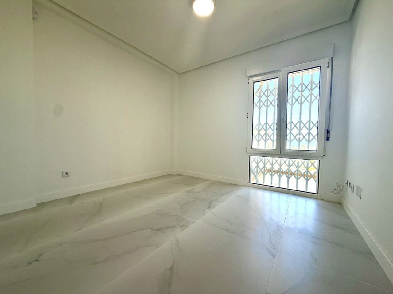 Ático de 2 habitaciones en Orihuela Costa en venta - 239.000 € (Ref: 9943401)